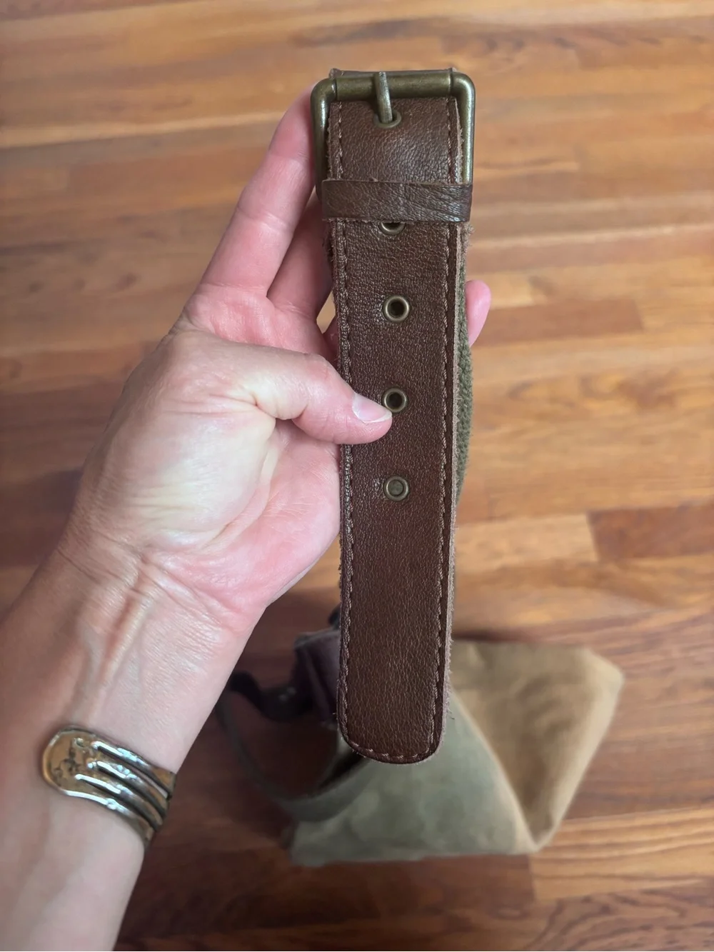 Band merch canvas messenger